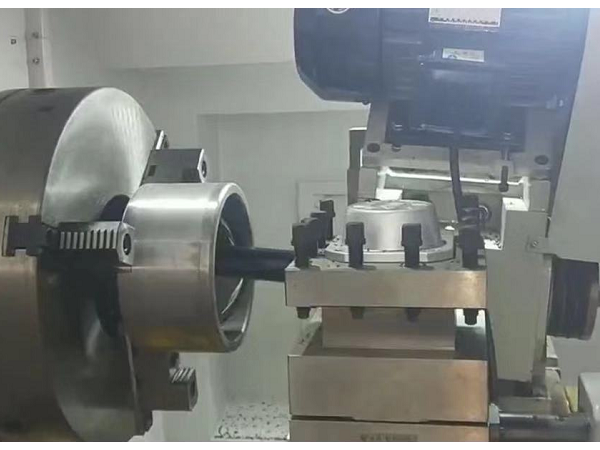 八字油槽專用數(shù)控旋風(fēng)銑南通客戶現(xiàn)場(chǎng)