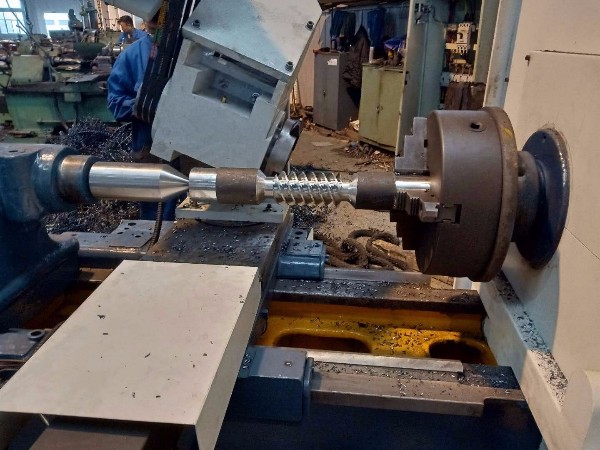 蝸桿數控旋風銑(改造版)淮安金象客戶現場 蝸桿數控旋風銑(改造版)淮安金象客戶現場