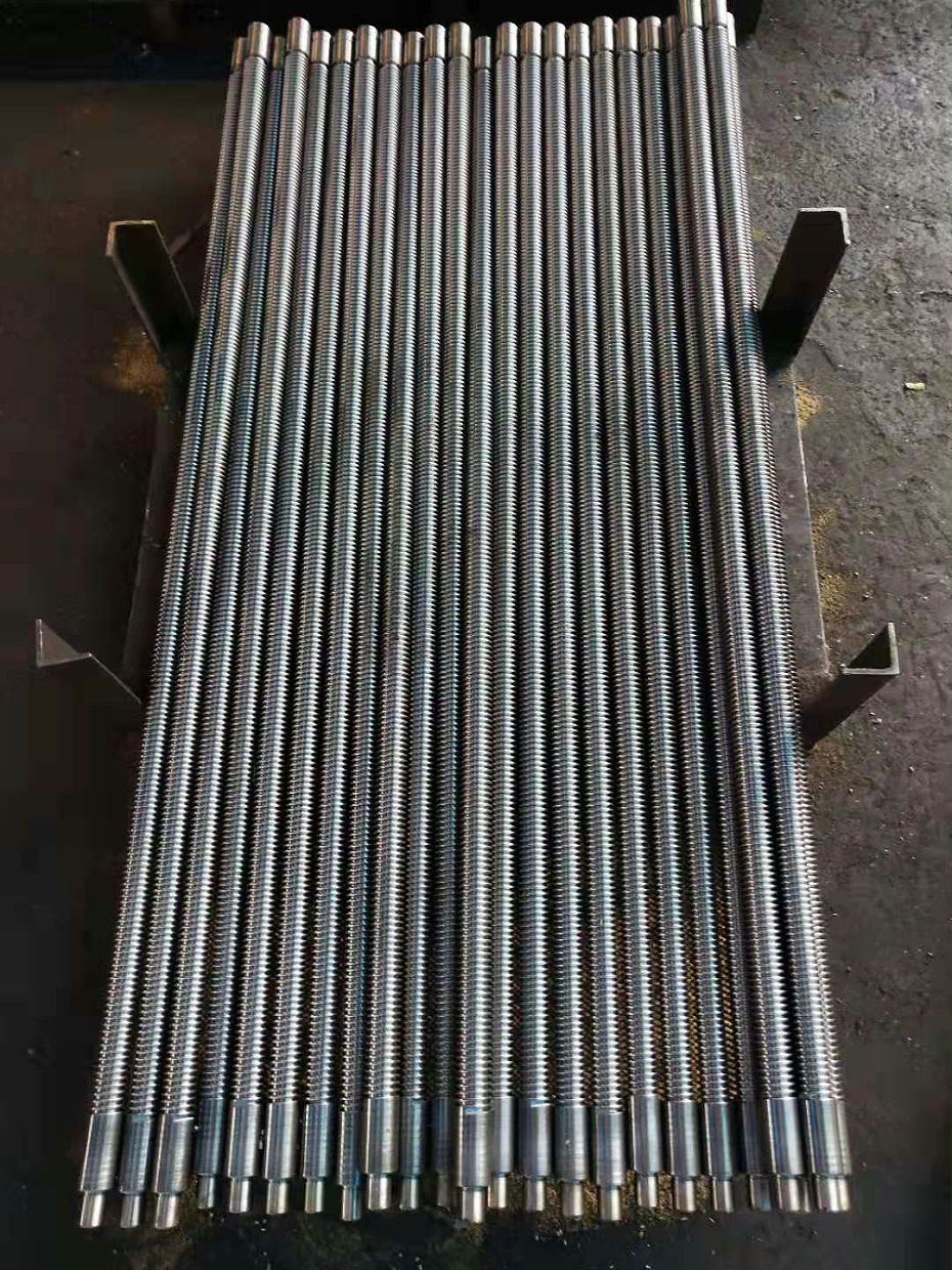 普車改造數(shù)控旋風銑加工長絲桿