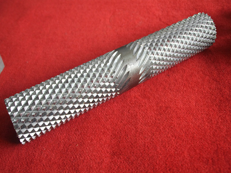 旋風(fēng)銑在鋪裝機(jī)網(wǎng)紋輥，鉆石輥上的廣泛應(yīng)用